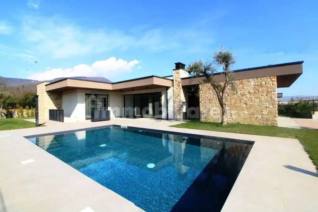 Villa in vendita a Costermano sul Garda
