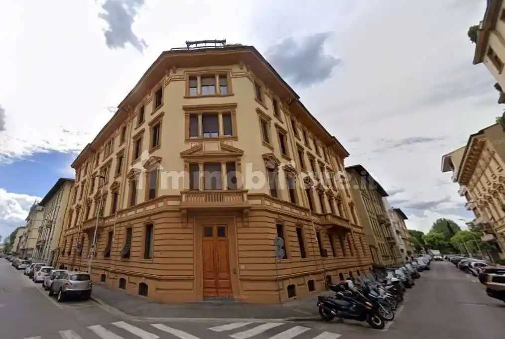 Palazzo - Stabile in vendita a Firenze