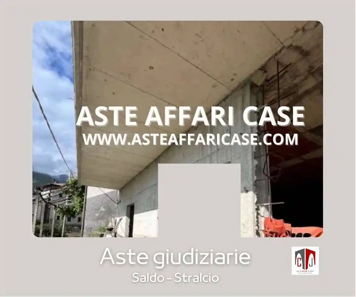 Palazzo - Stabile in vendita a Gravedona ed Uniti