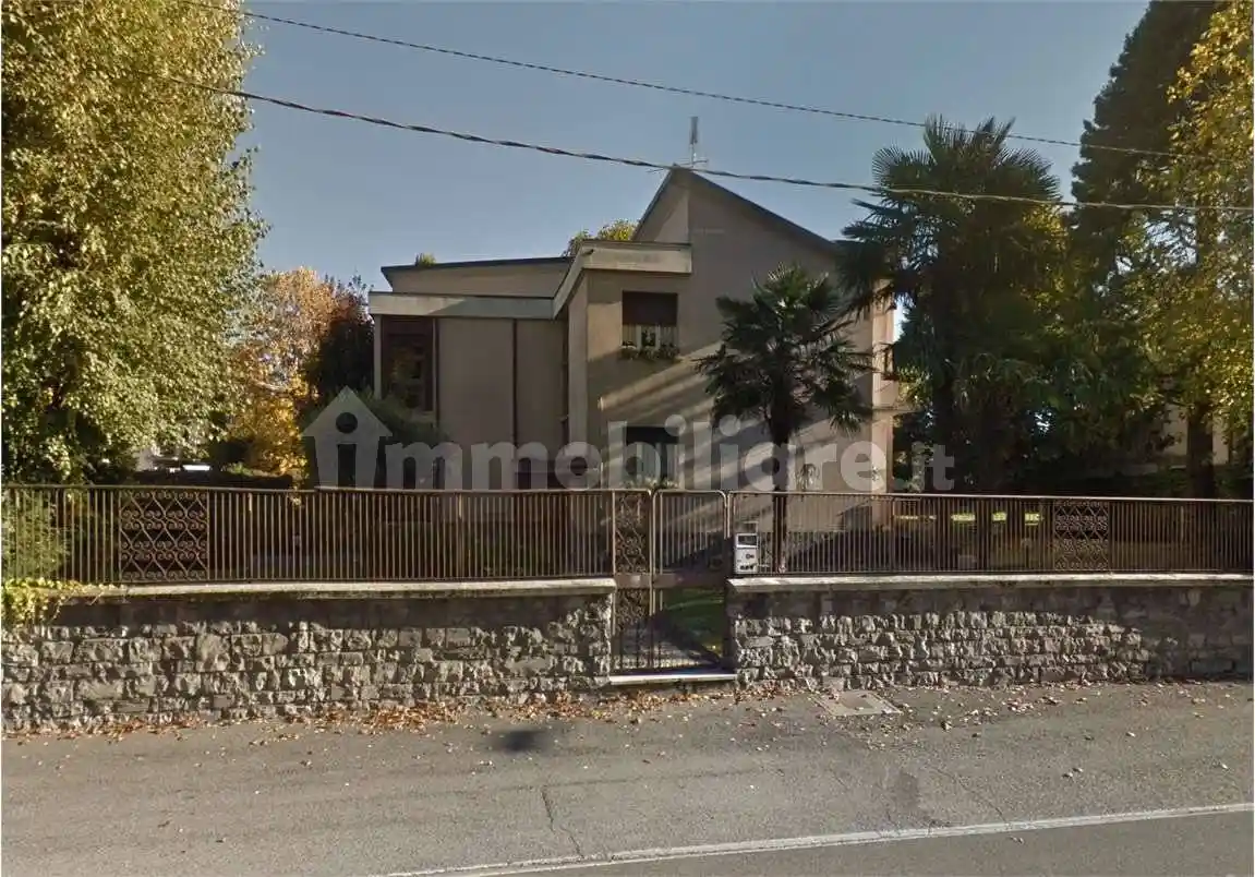 Appartamento in vendita a Carugo