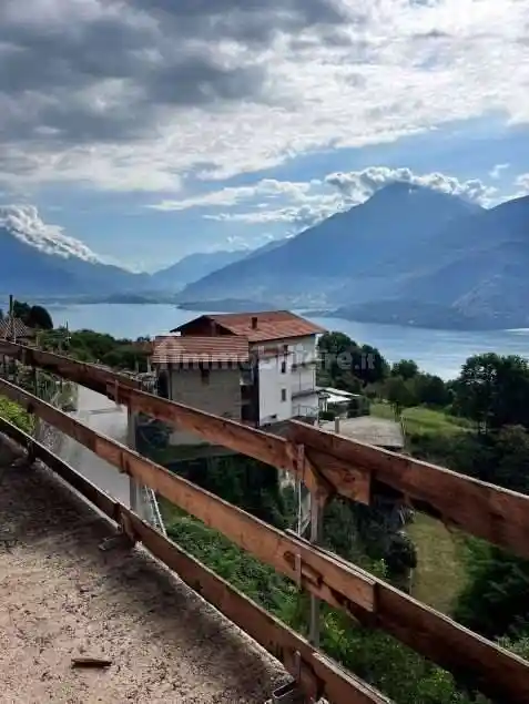 Casa indipendente in vendita a Gravedona ed Uniti