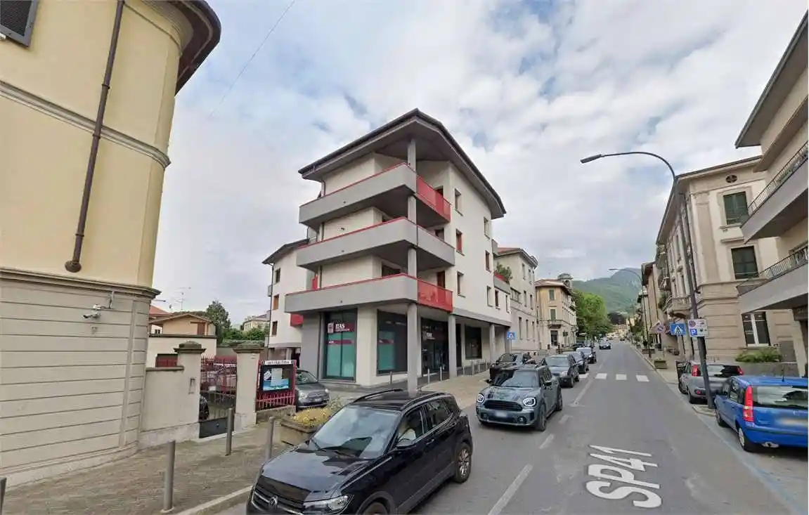 Appartamento in vendita a Erba