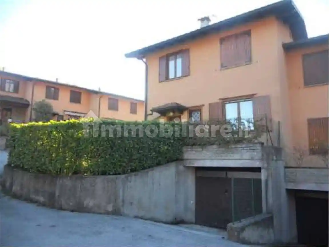 Villetta a schiera in vendita a Magreglio