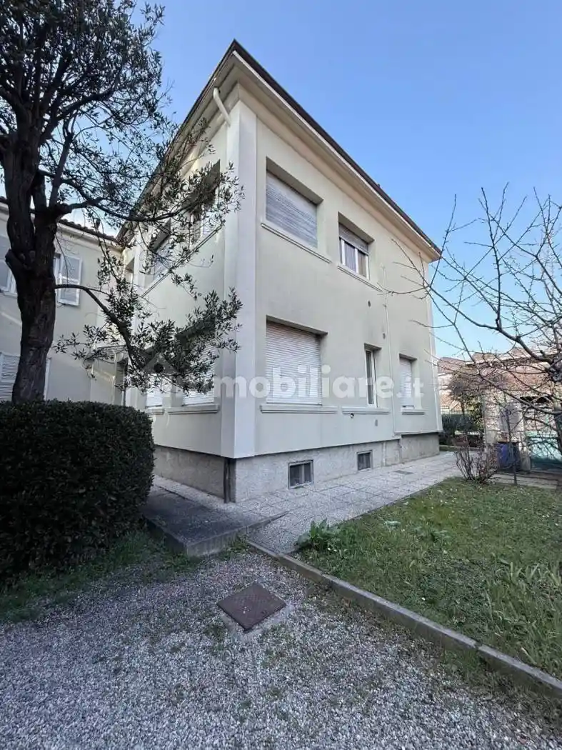 Appartamento in affitto a Erba