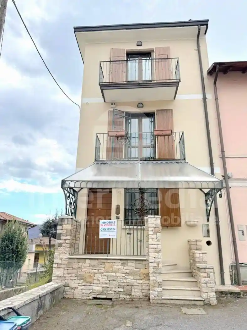 Casa indipendente in vendita a Nave