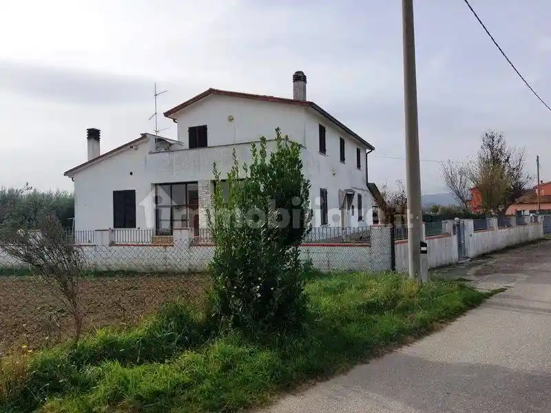 Villa in vendita a Foligno