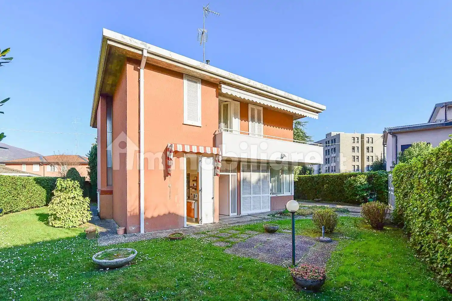 Villa in vendita a Erba