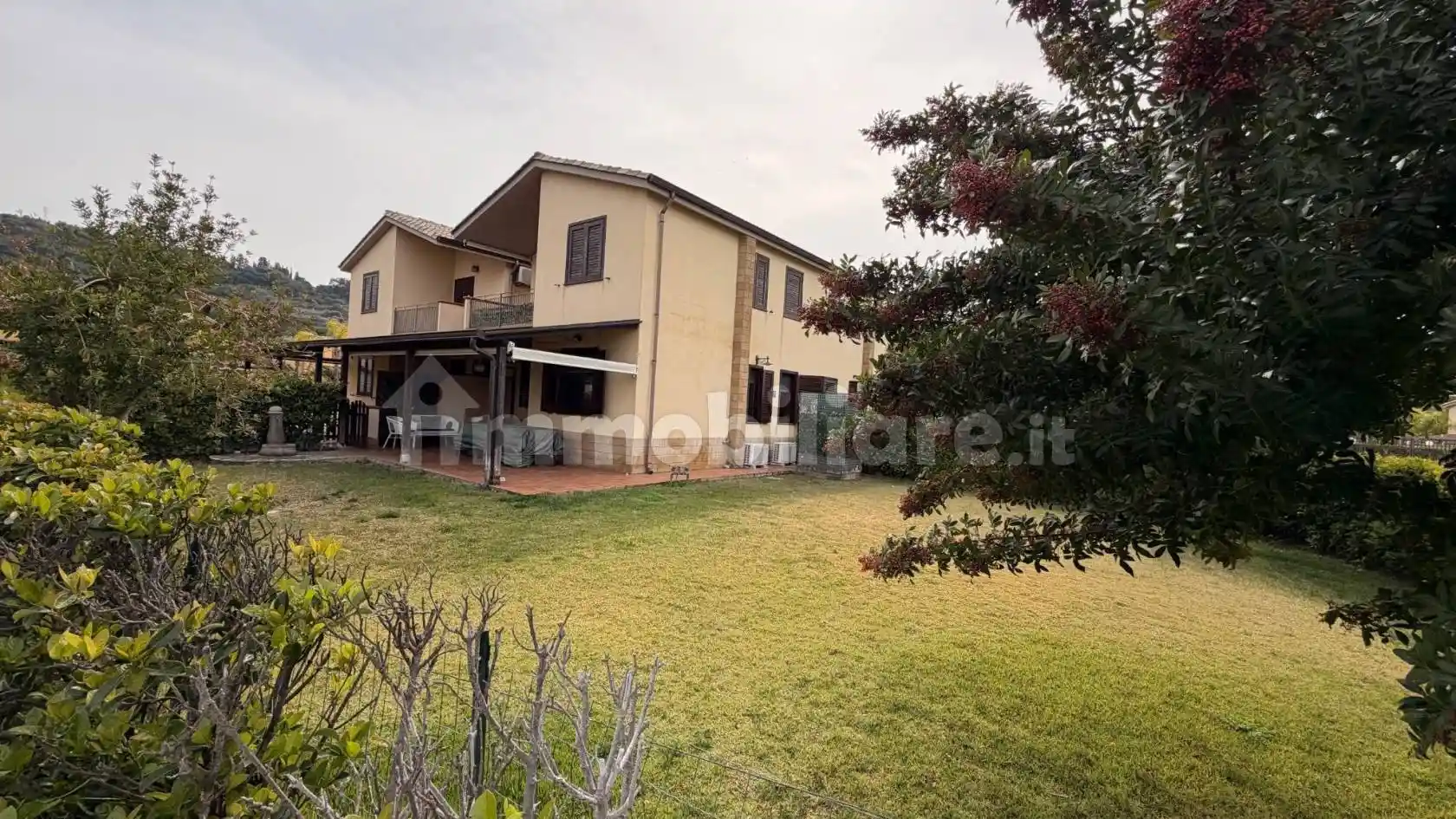 Villa in vendita a Campofelice di Roccella