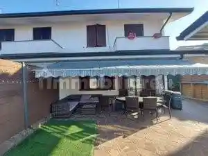 Villetta a schiera in vendita a Rovellasca