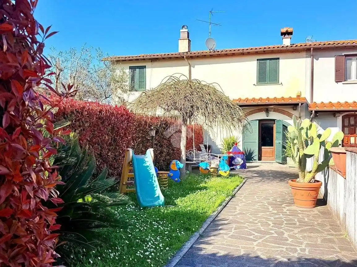 Casa indipendente in vendita a Quarrata