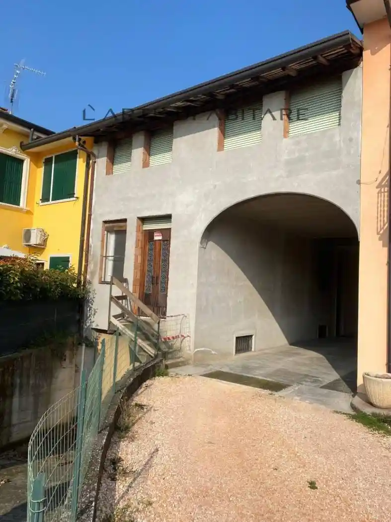Casa indipendente in vendita a Verona