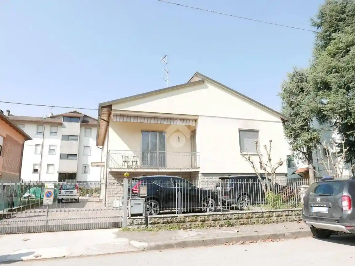 Casa indipendente in vendita a Forlì