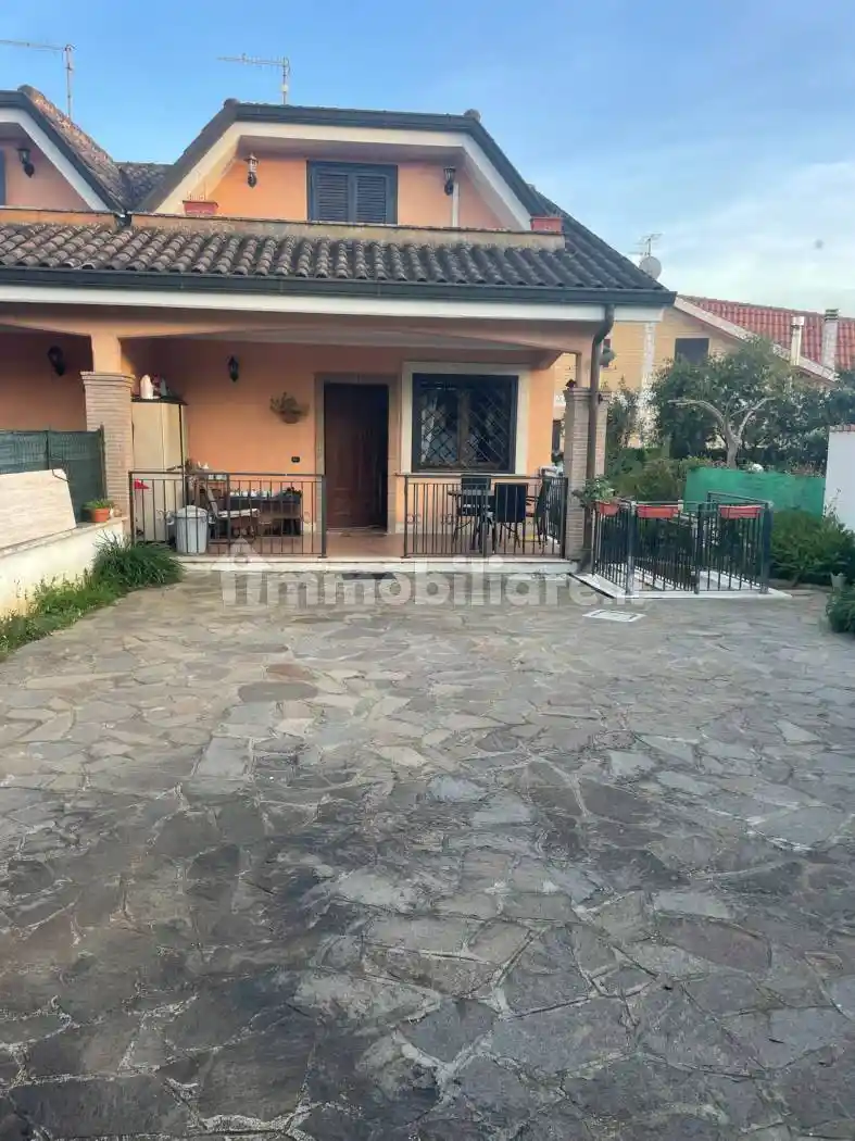 Villa in vendita a Ardea