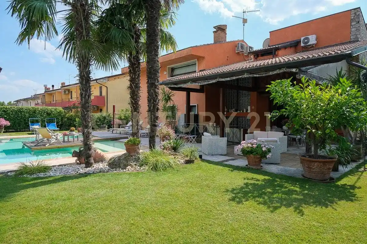 Villa in vendita a Montecchia di Crosara