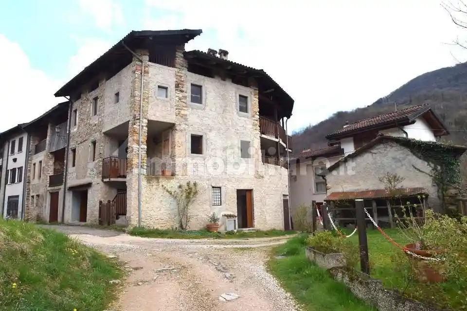 Rustico - Casale in vendita a Torrebelvicino