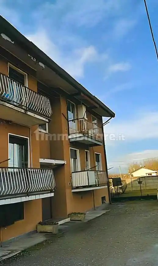 Appartamento in vendita a Angera