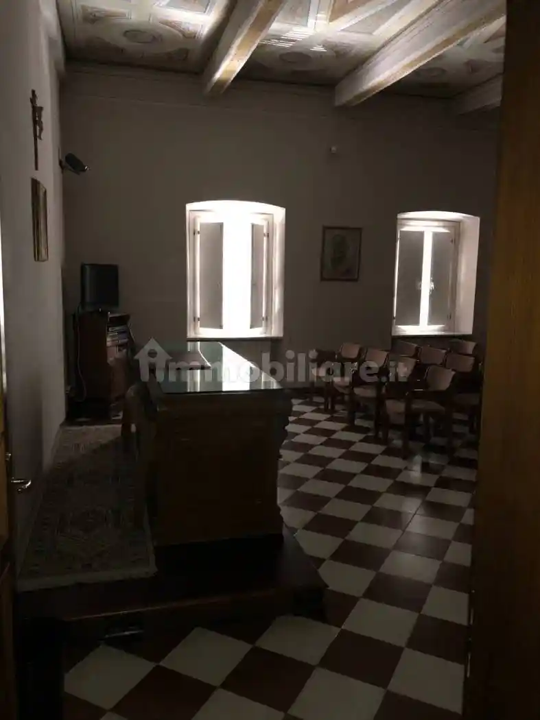 Palazzo - Stabile in vendita a Città della Pieve