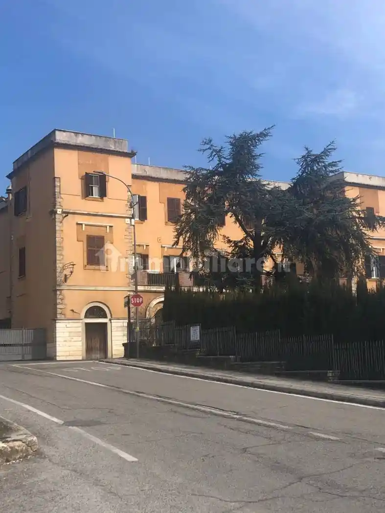 Palazzo - Stabile in vendita a Alatri