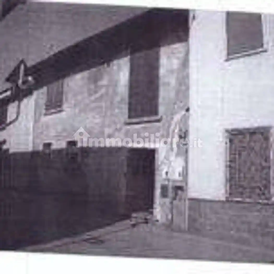 Palazzo - Stabile in vendita a Gravellona Lomellina