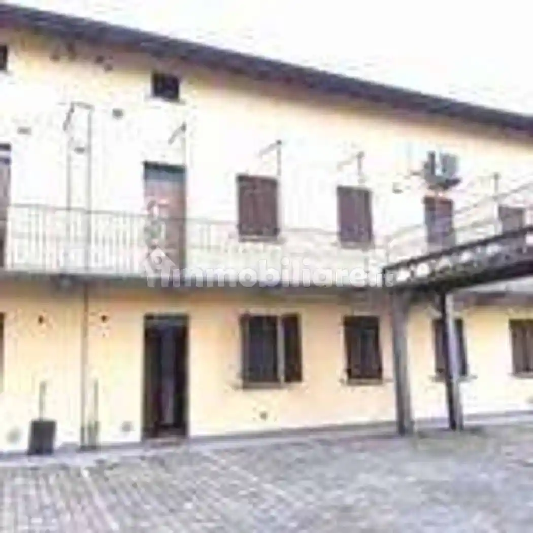 Palazzo - Stabile in vendita a Tromello