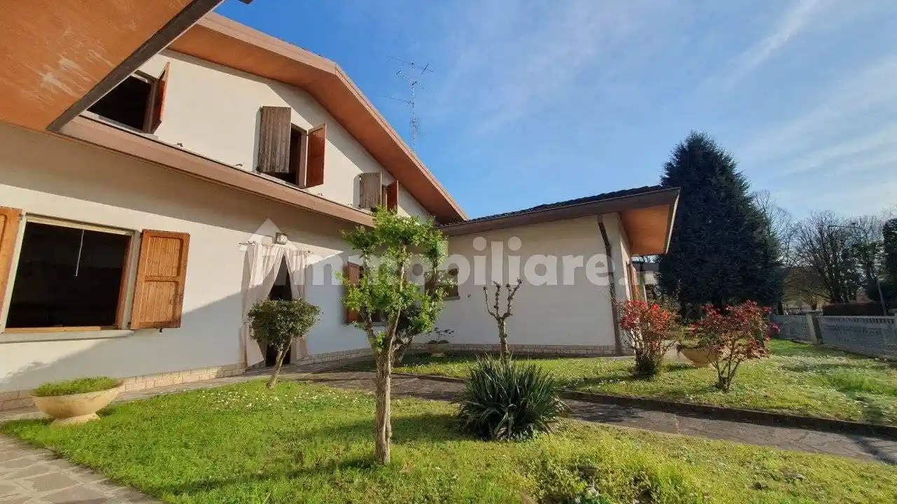 Villa in vendita a Novi di Modena