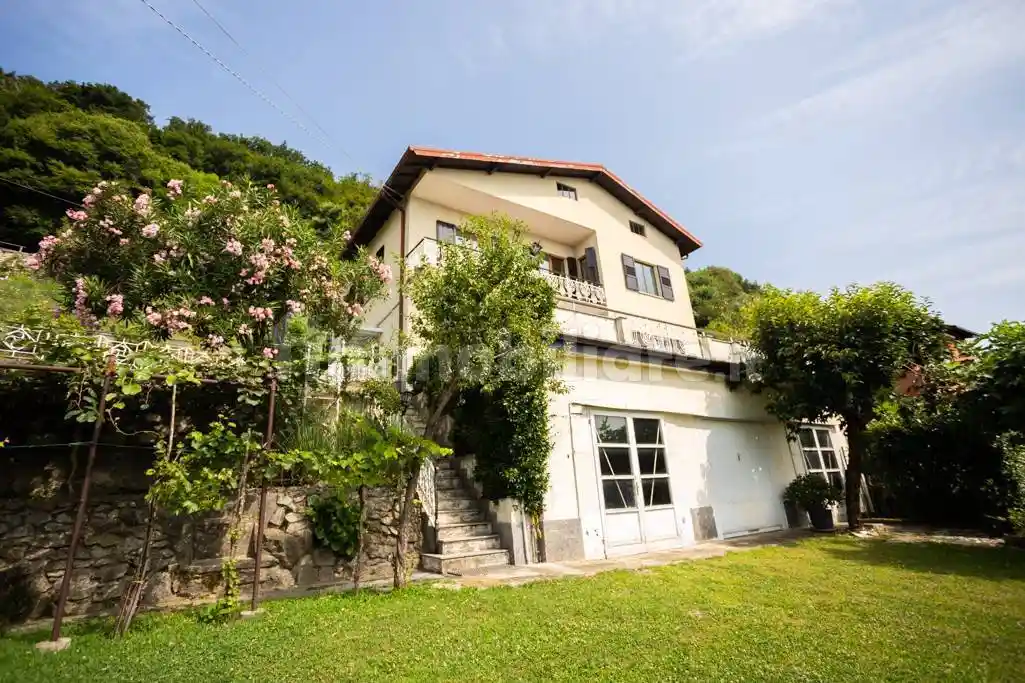 Villa in vendita a Albavilla