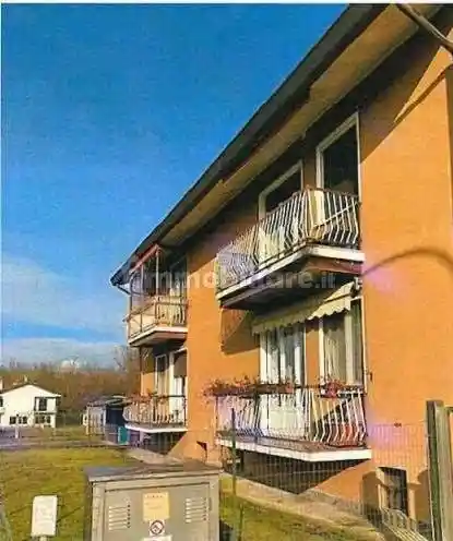 Appartamento in vendita a Angera