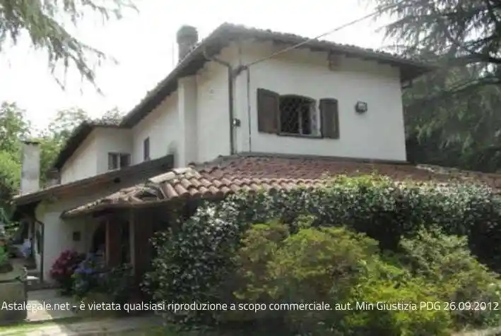 Villa in vendita a Angera