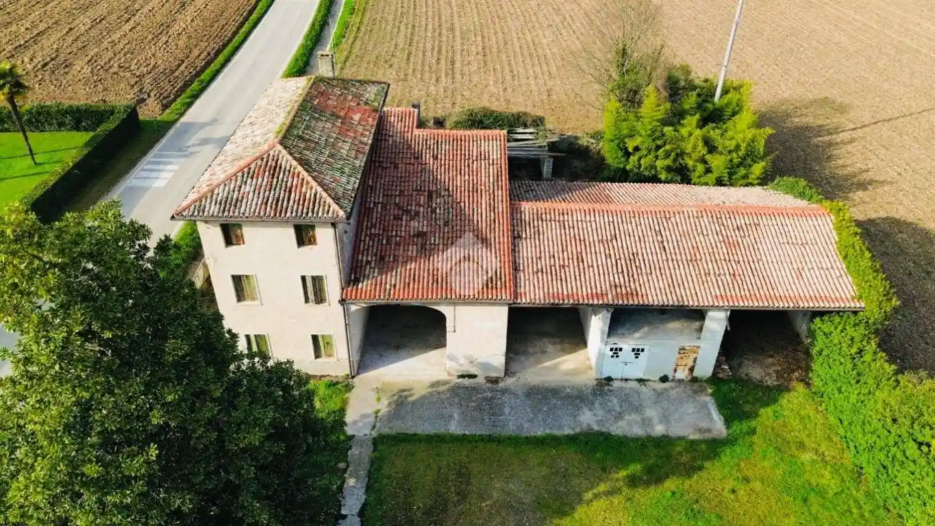 Rustico - Casale in vendita a Rossano Veneto