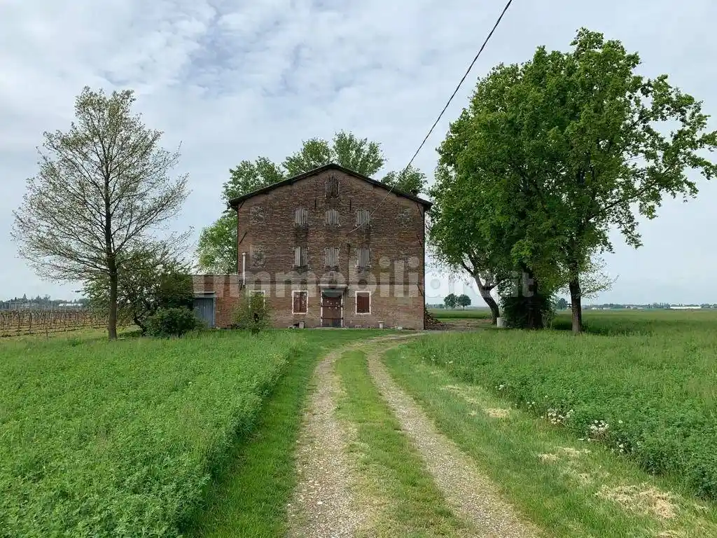 Rustico - Casale in vendita a Modena