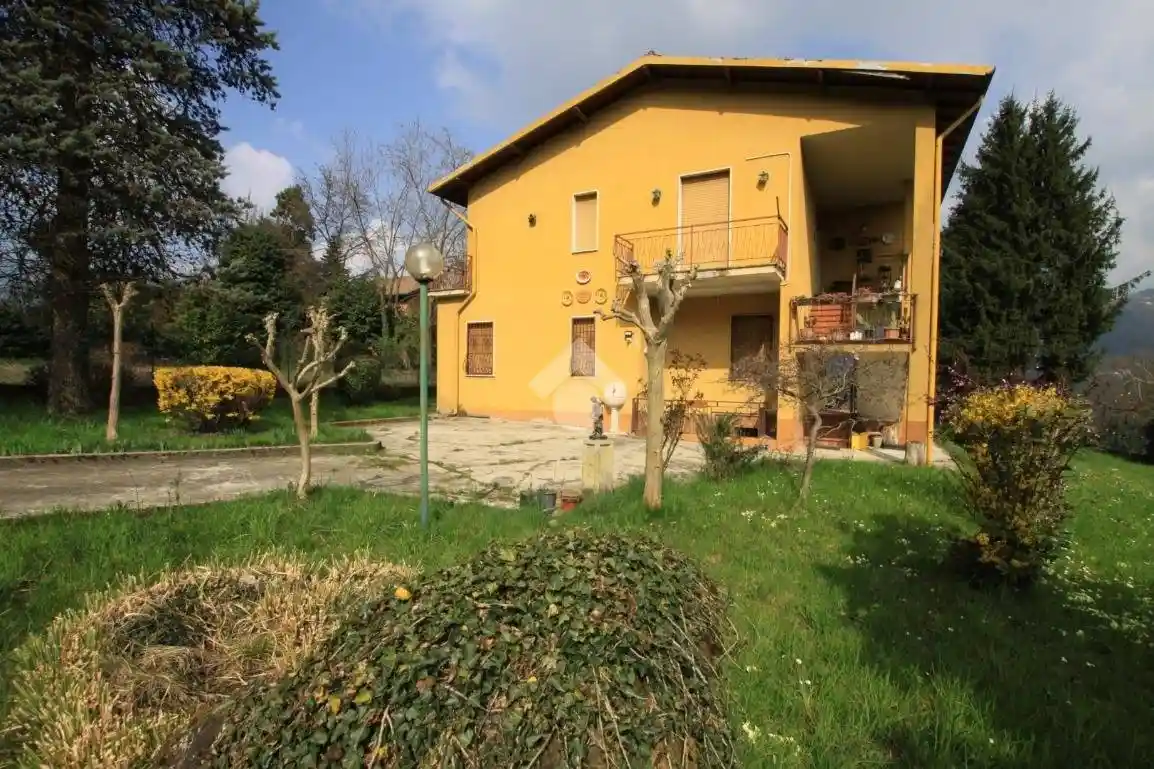 Villa in vendita a La Valletta Brianza