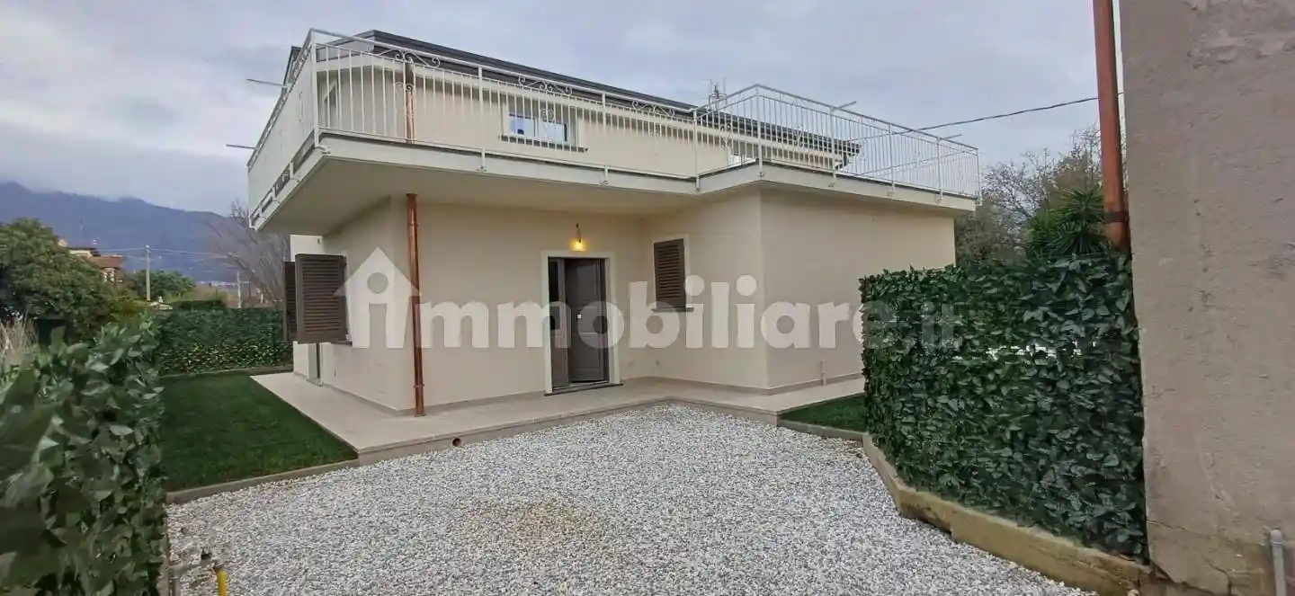 Casa indipendente in vendita a Massa