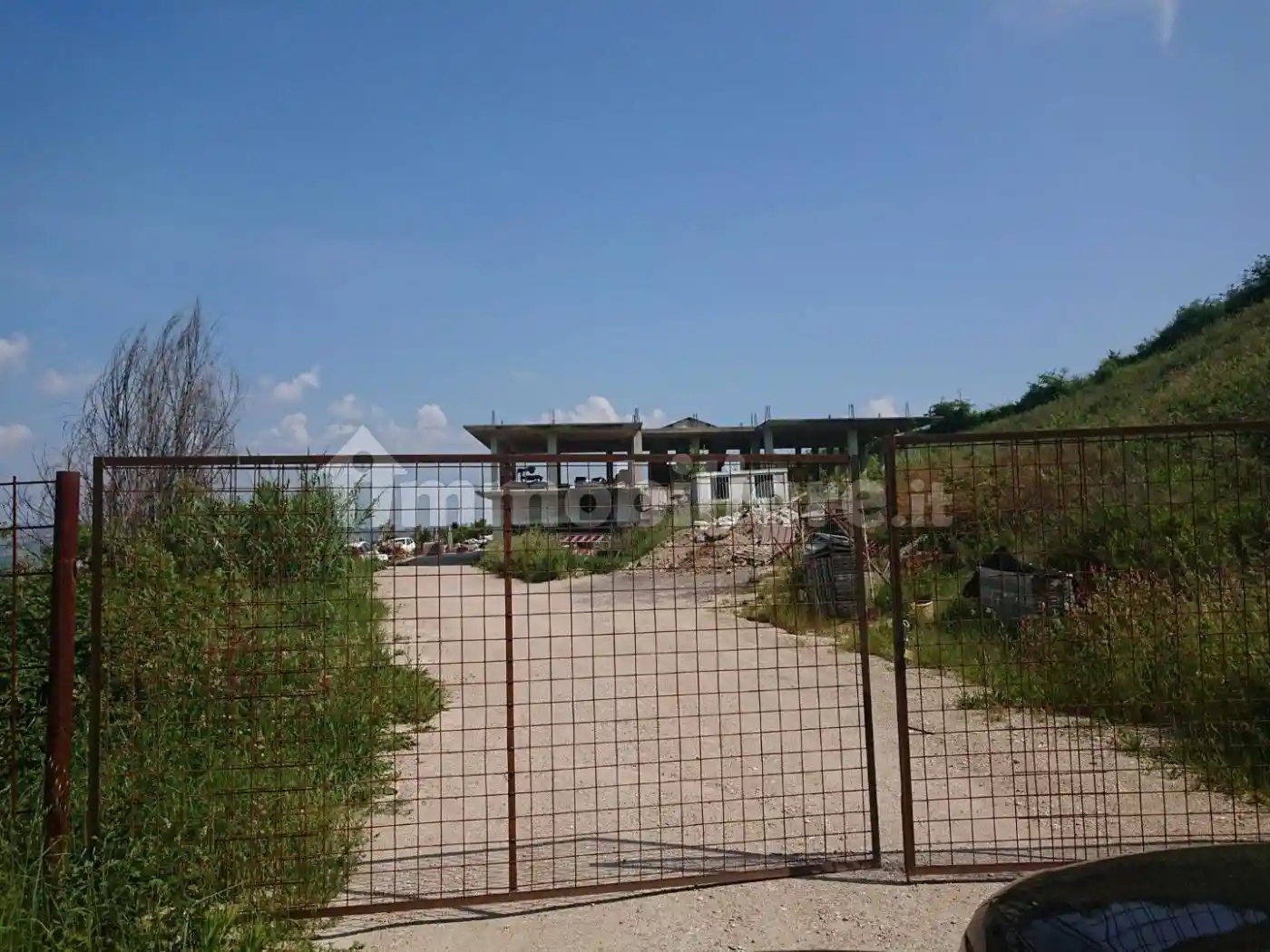 Palazzo - Stabile in vendita a Colonnella