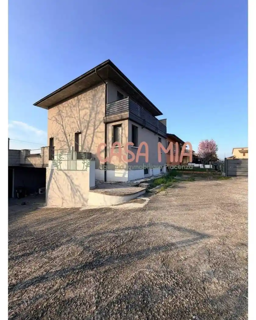 Villa in vendita a Calendasco