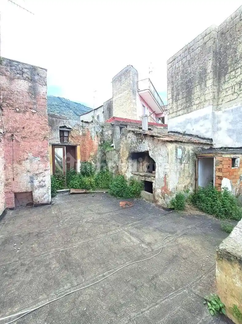 Rustico - Casale in vendita a Liveri