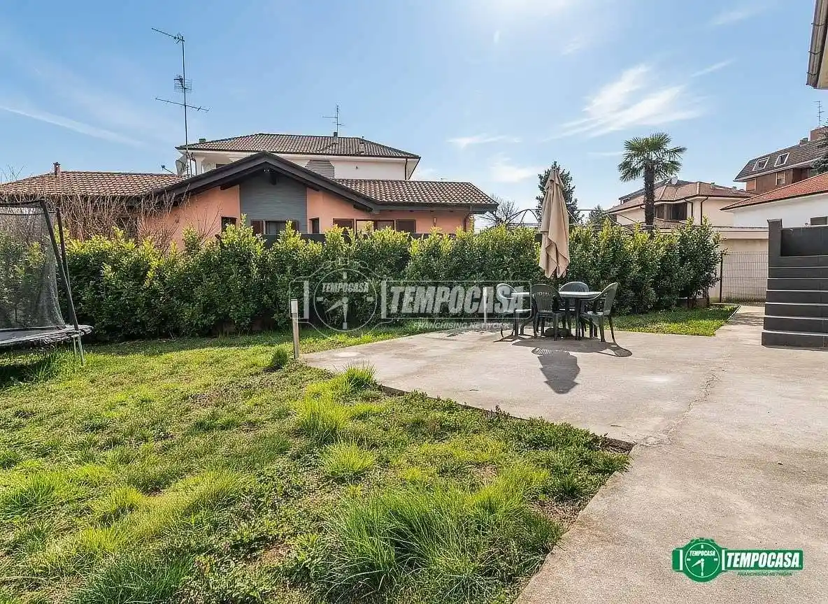 Villa in vendita a Garbagnate Milanese