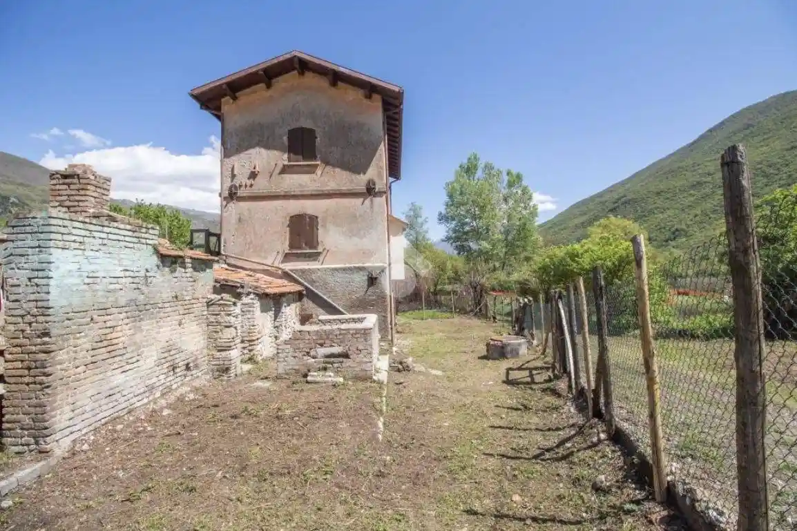 Rustico - Casale in vendita a Castel Sant'Angelo