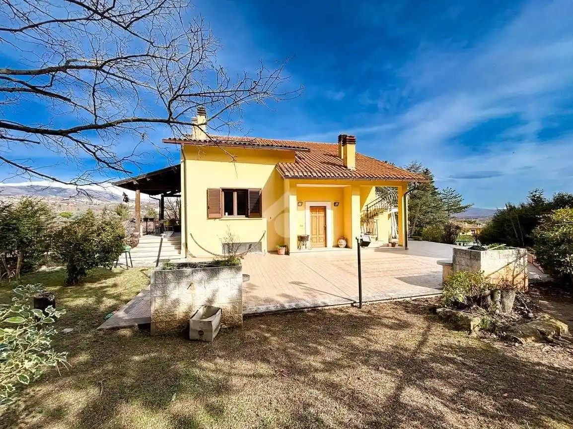 Villa in vendita a L'Aquila