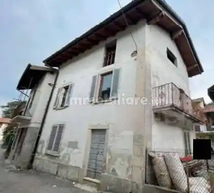 Appartamento in vendita a Cocquio-Trevisago