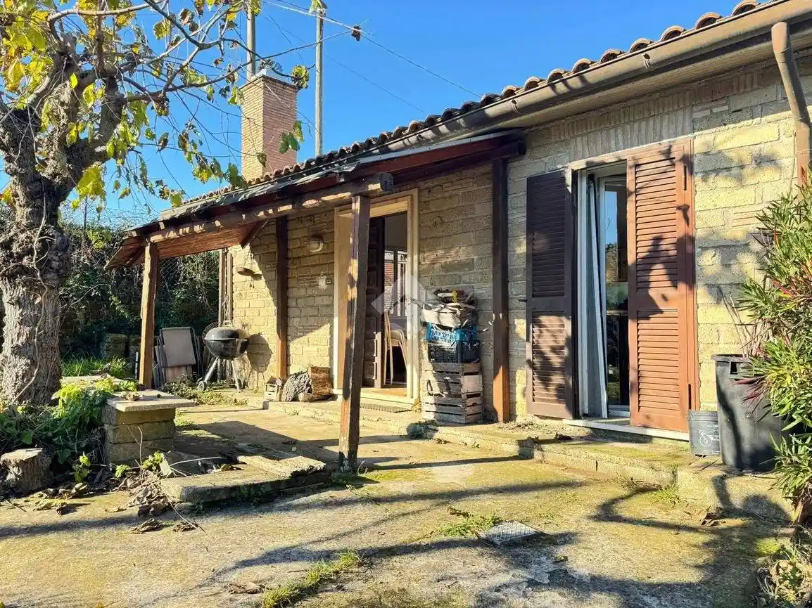 Villa in vendita a Anguillara Sabazia