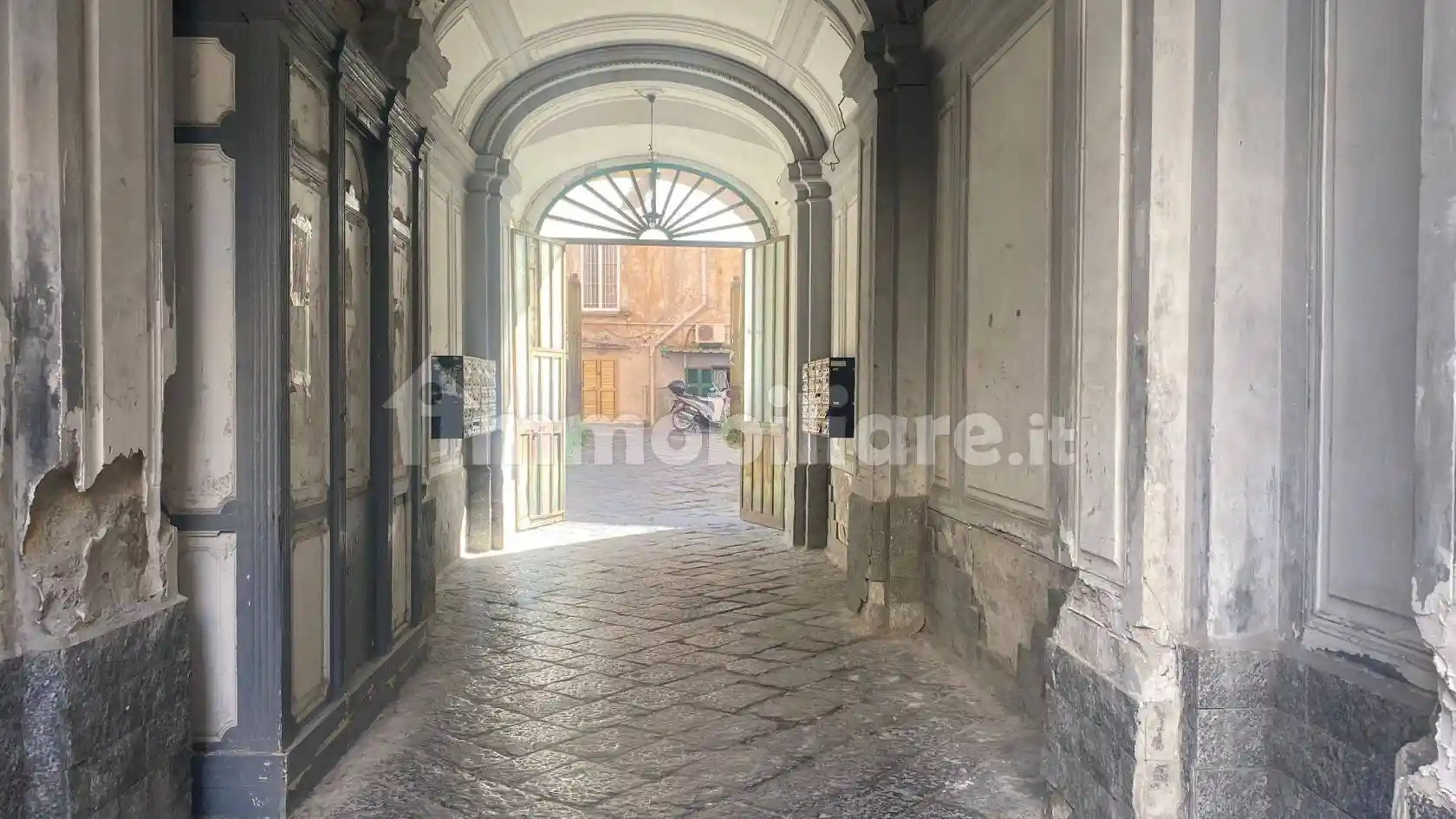 Appartamento in vendita a Napoli