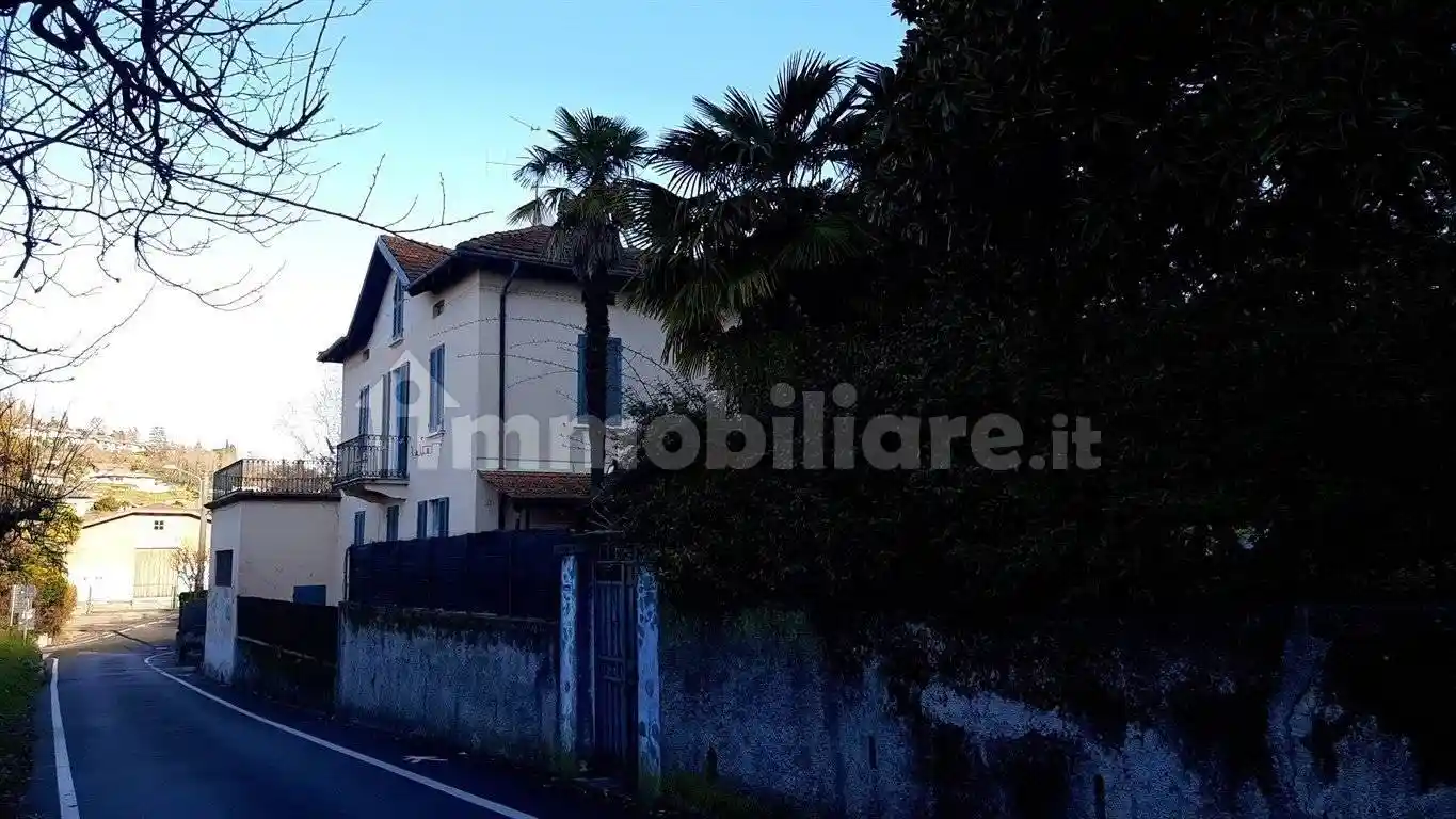 Casa indipendente in vendita a Castelveccana