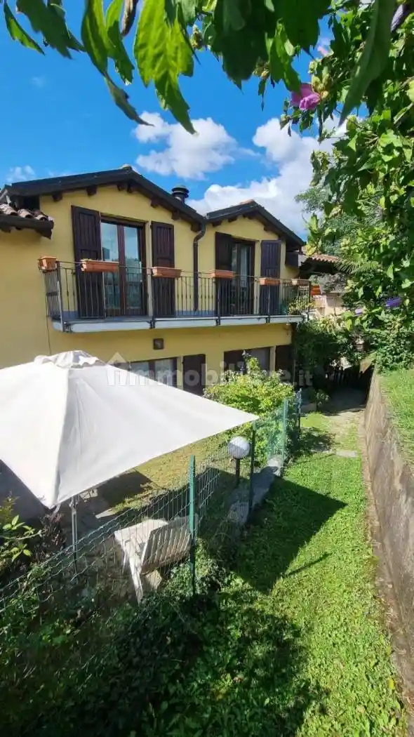 Villa in vendita a Gavirate