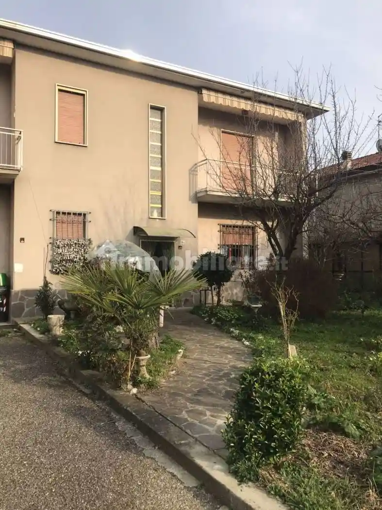 Villa in vendita a Monticelli d'Ongina