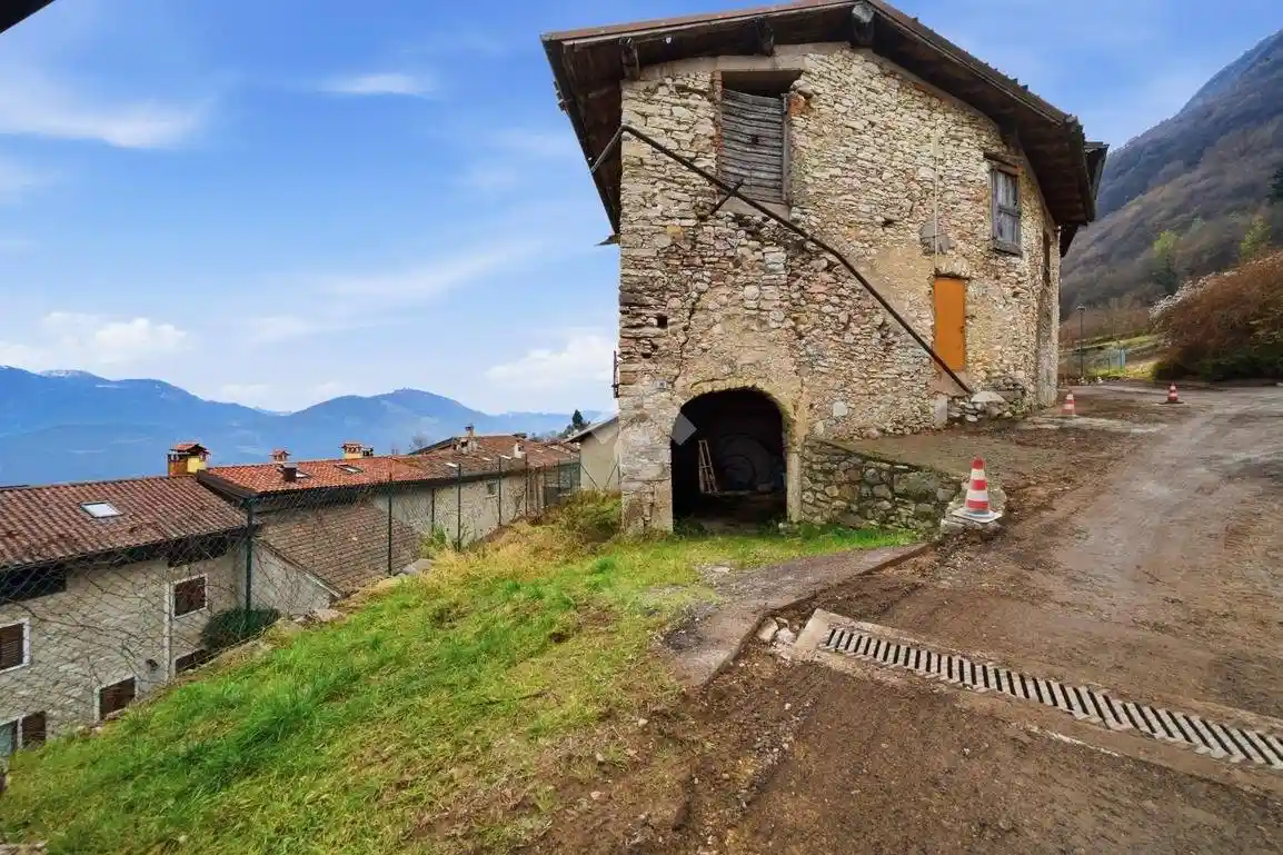 Rustico - Casale in vendita a Isera
