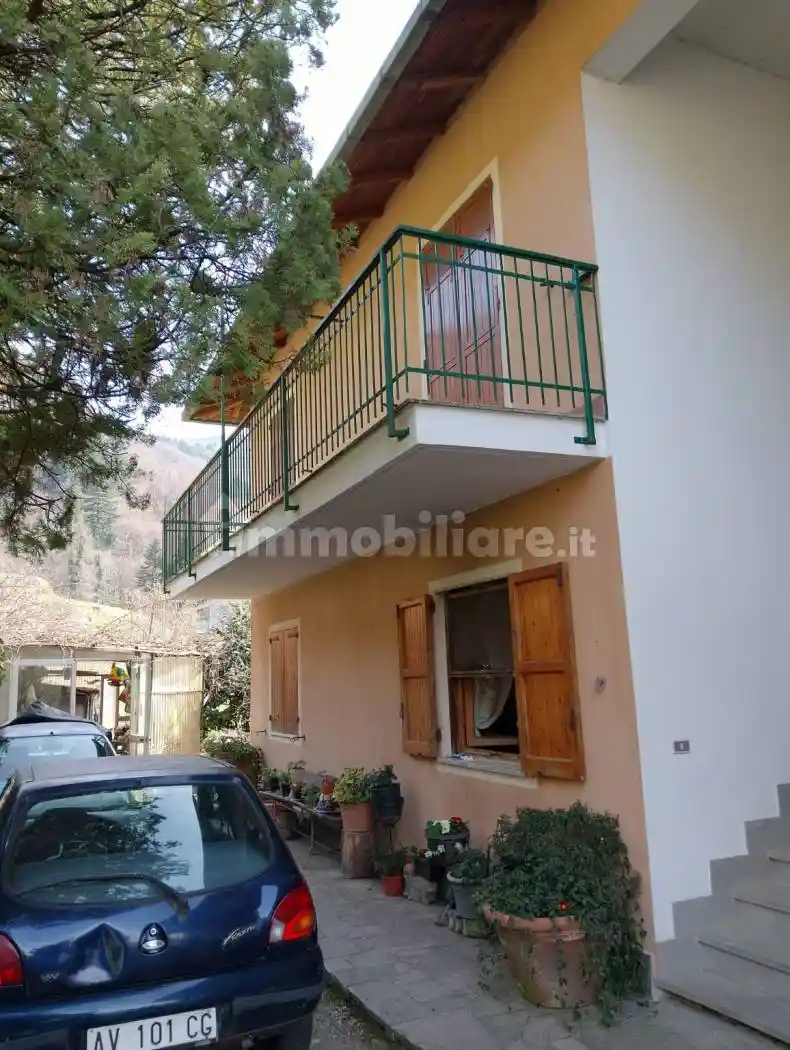 Appartamento in vendita a Borzonasca