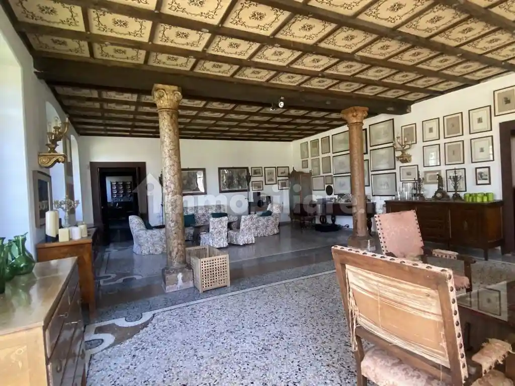 Palazzo - Edificio in vendita a Pocenia