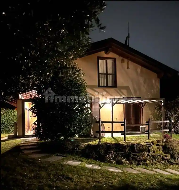 Villetta a schiera in vendita a Leggiuno