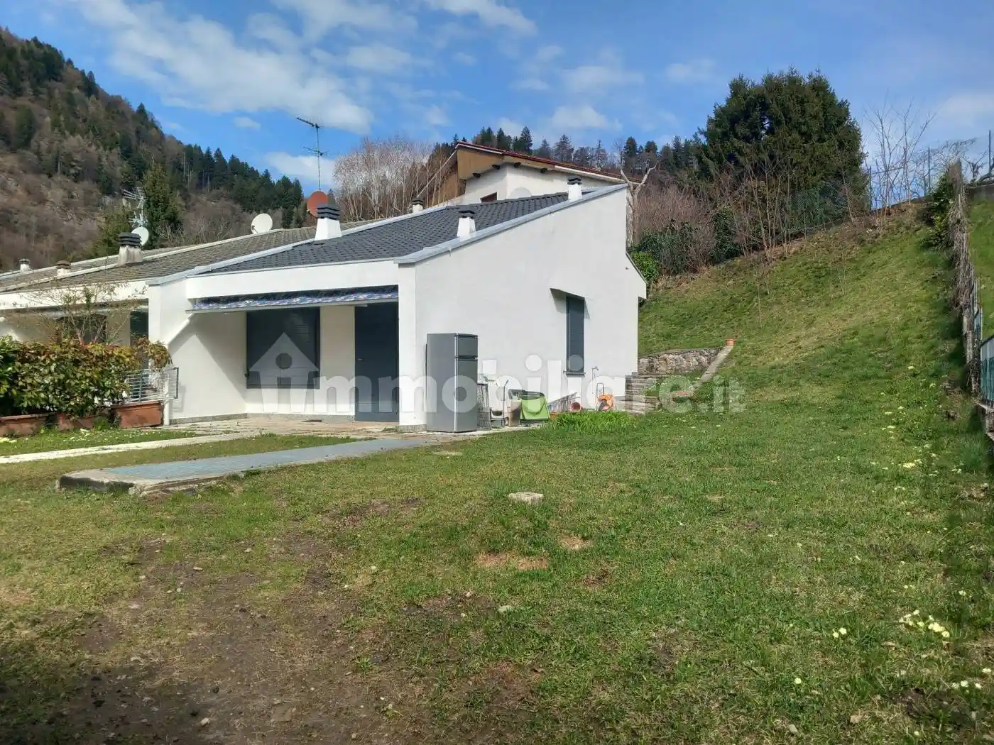 Villetta a schiera in vendita a Magreglio