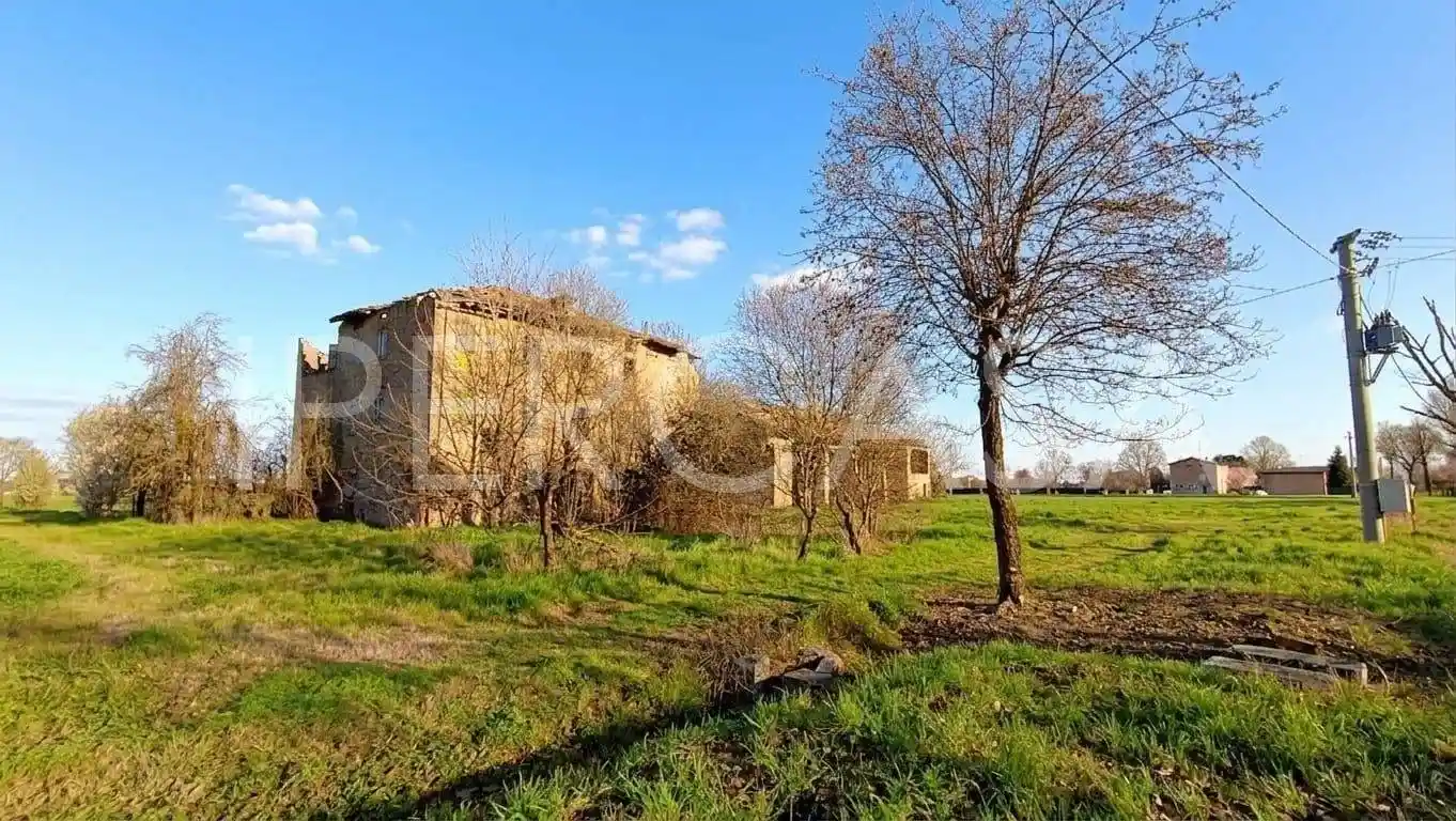 Rustico - Casale in vendita a Modena